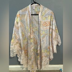 Victoria’s Secret Floral Lace Winged Sleeve Kimono Cover Up Crochet XS/S Boho